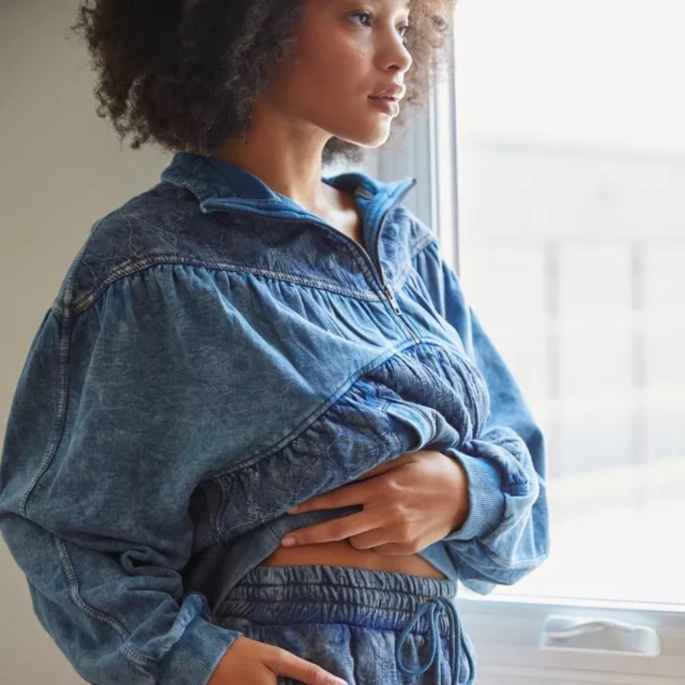 Urban Outfitters Phoenix cropped oversized quilted jacket quarter zip.